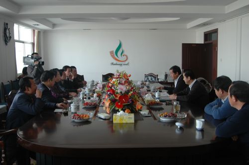 瓜州縣、金塔縣領(lǐng)導(dǎo)來公司慰問