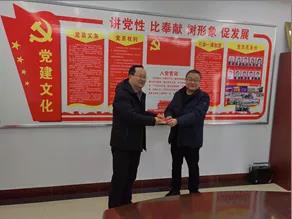 敦煌種業(yè)領(lǐng)導(dǎo)看望慰問公司老干部、老黨員及困難黨員職工