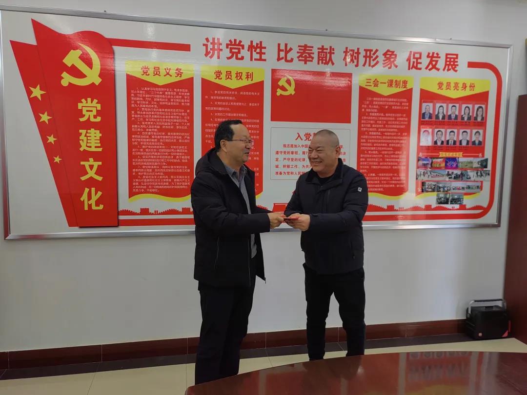 敦煌種業(yè)領(lǐng)導(dǎo)看望慰問公司老干部、老黨員及困難黨員職工